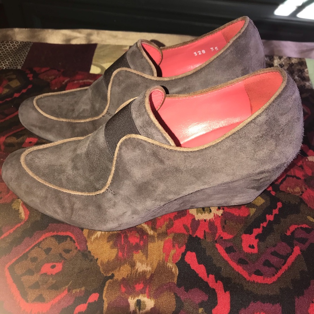 Pas de Rouge Brown Suede Shoes